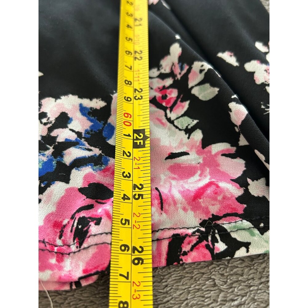 Torrid Black Floral V-Neck Peplum Blouse - Picture 7 of 8